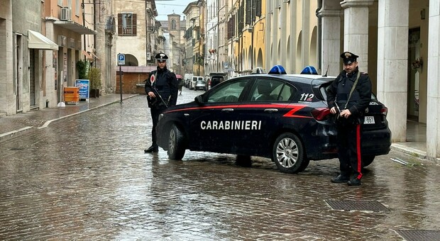 Carabinieri in servizio a Fossombrone dove si è svolta il Trionfo del Carnevale