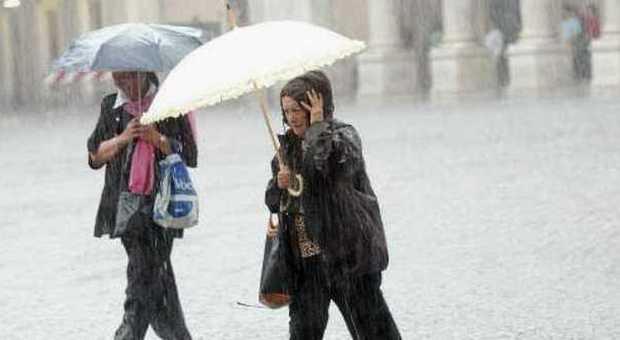 Meteo, Italia divisa a metà: pioggia e freddo al centro-nord, caldo 'estivo' al sud | Previsioni