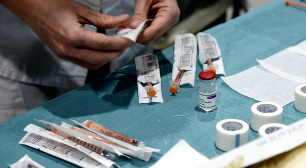 Influenza e Covid, l'appello dei medici di famiglia ai viterbesi: "Vaccinatevi, si parte dal 2 ottobre"