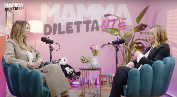 Giorgia Meloni al podcast di Diletta: «Scrivo sempre nella chat di classe di Ginevra». La curiosità sul suo numero di telefono
