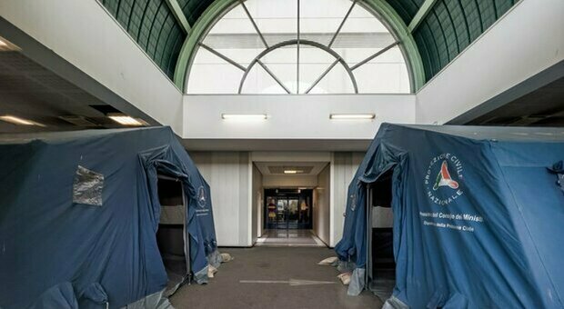 Roma, emergenza negli ospedali: tornano le tende da campo. «Servono nuovi posti letto»