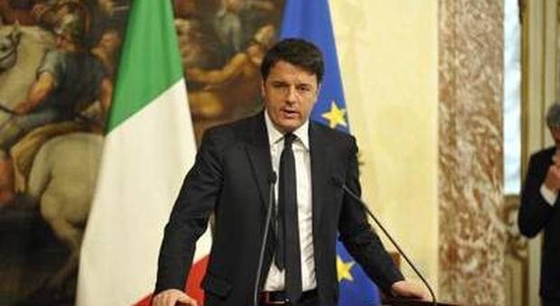 Renzi firma il protocollo per Bagnoli: «Finito il tempo delle chiacchiere, sarà ripulita»