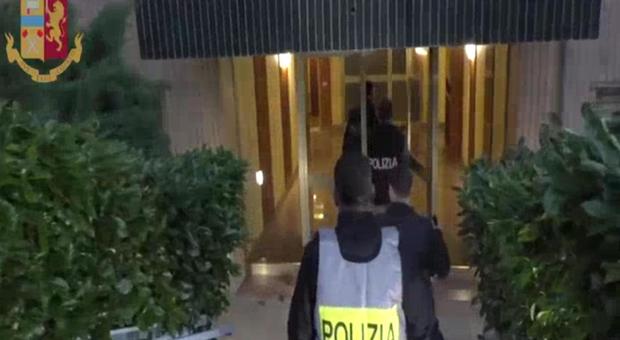 Droga, maxiblitz a Milano: arrestati 17 marocchini, smantellata cellula di spaccio