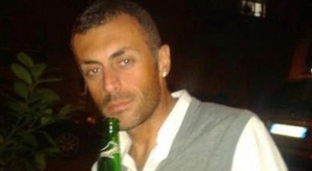 Choc in Campania, scampato all'incidente ​si impicca in garage: Vito muore a 37 anni