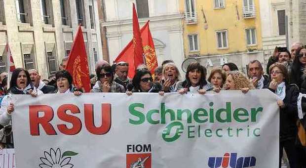 Schneider e Solsonica: oggi a Roma le vertenze al ministero dello Sviluppo