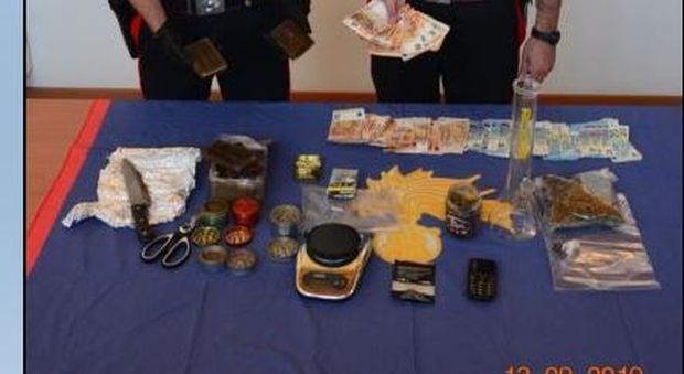 La droga sequestrata dai carabinieri al 57 spacciatore di Quero Vas