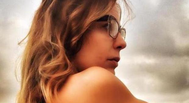 Naike Rivelli di nuovo nuda su Instagram: "Be Free". E con Yari Carrisi va a gonfie vele