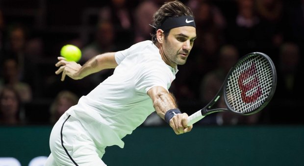 Federer immenso e eterno, di nuovo numero uno a 36 anni e 6 mesi: è il più vecchio re di sempre