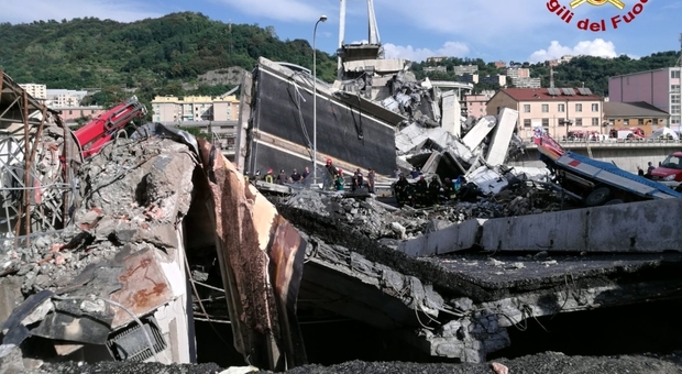 Ponte Morandi, il superstite ritorna sul luogo della tragedia: «Non ho il coraggio di guardare»