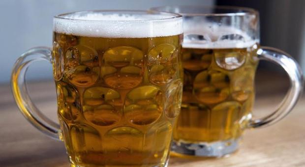 Birra contaminata da glicole dietilenico: 4 morti e 22 avvelenamenti, i dieci marchi coinvolti
