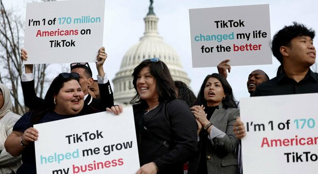 TikTok al bando negli Usa, primo ok del Congresso: si teme per i dati di 170 milioni di iscritti. Pechino: «È bullismo»