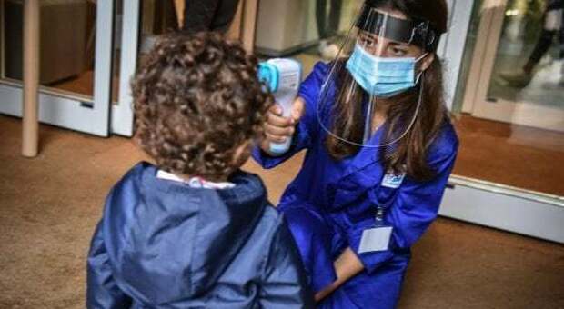 «Il covid non esiste. Vengo in studio e la ammazzo»: pediatra ordina il tampone a bimba di 4 anni, padre perde la testa