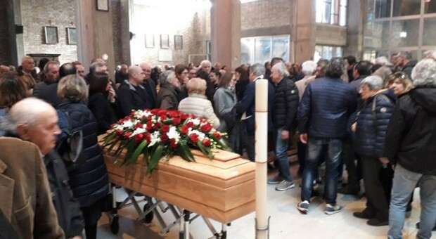 Fano, folla per il funerale all'imprenditore Eliseo Minardi
