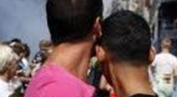 «Vai con una prostituta o ti licenzio»: cuoco gay umiliato dal datore di lavoro a Rimini
