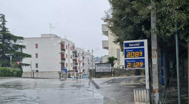 Ucraina, la guerra spinge l'escalation di benzina e diesel: superati i due euro al litro