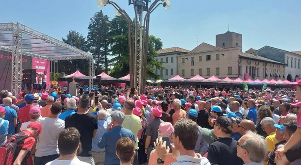 Giro d'Italia: Oderzo si tinge di rosa, arrivo in Val di Zoldo e attesa per la super tappa dolomitica