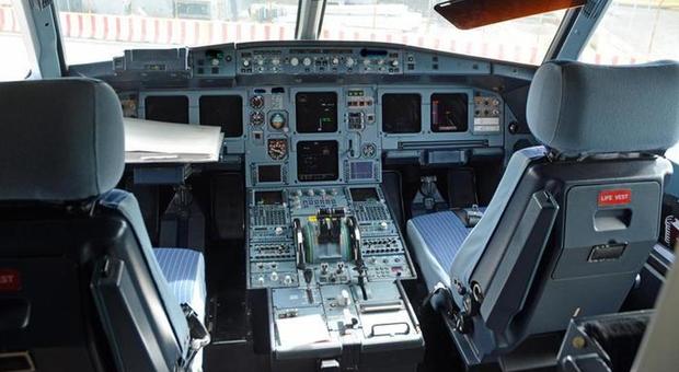 «Probabilmente mi ucciderò»: pilota easyJet sospeso per i suoi messaggi allarmanti su WhatsApp
