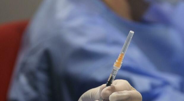 Vigne Nuove, vaccino Covid: due dottoresse nel mirino dei No vax. «Insulti e minacce»