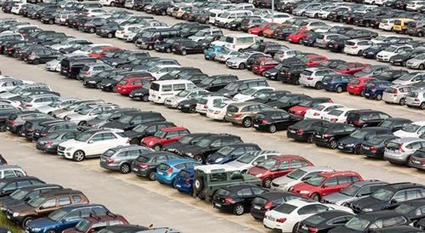 Mercato auto: sempre più privati scelgono l'usato ex noleggio a lungo termine