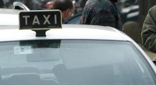 «Portami a Firenze», il tassista si rifiuta e il passeggero gli spara