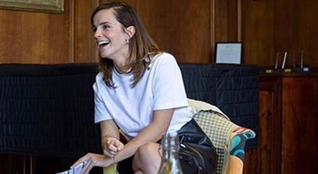 Emma Watson compie trent'anni: «Felice di essere single, sono l'auto partner di me stessa»