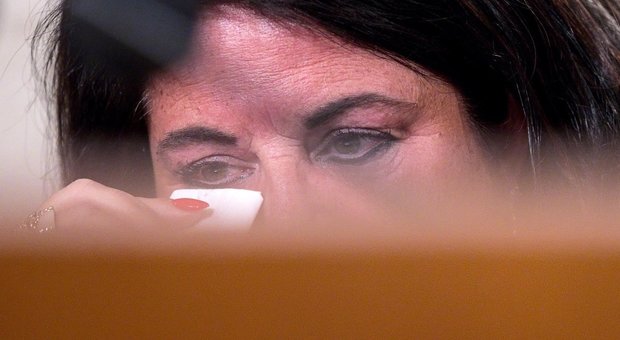 Le lacrime della mamma di Tiziana Cantone: «Che brutta pagina, i politici litigavano sul revenge porn»