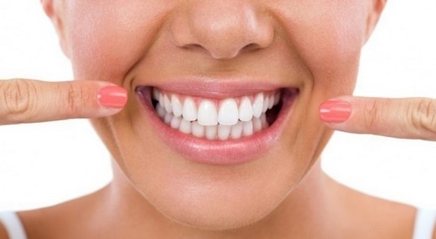 Denti, mai sottovalutare i sintomi: il segreto è tutto nello smalto