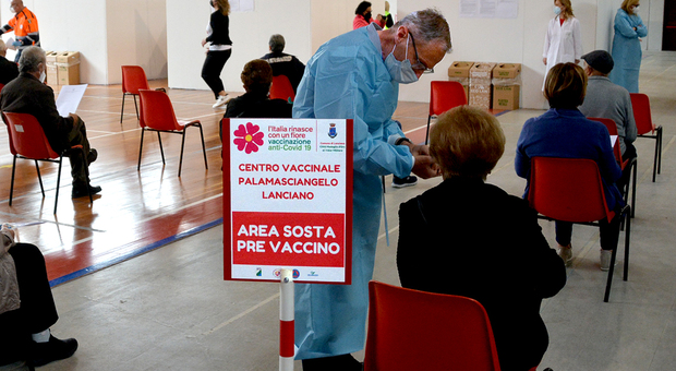 Prenotazione vaccino, Figliuolo: da lunedì aperte a under 50 in tutta Italia. Spazio ai nati fino al 1971