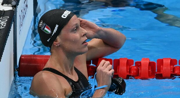 Federica Pellegrini delude ma è in semifinale: «Devo cambiare registro». Argento nella 4x100 stile libero, il nuoto azzurro fa la storia