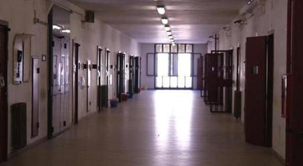 Agenti ridotti e troppi detenuti, in un anno 44 tragedie in cella