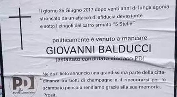 Fabriano, manifesti funebri dedicati a Balducci, il M5S: «Vergognosi»
