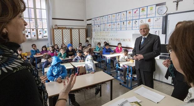 immagine Il capo dello Stato Sergio Mattarella in visita alla multietnica scuola Manin
