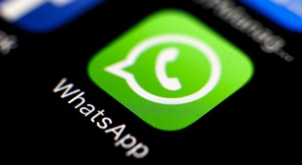 WhatsApp ci ripensa, torna il vecchio stato di testo: ecco da quando