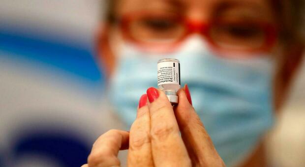 Terza dose vaccino, ok del Cts dell'Aifa: si parte a fine settembre dagli immunodepressi