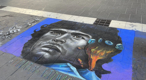 Morte Maradona, spunta un nuovo murales a Napoli
