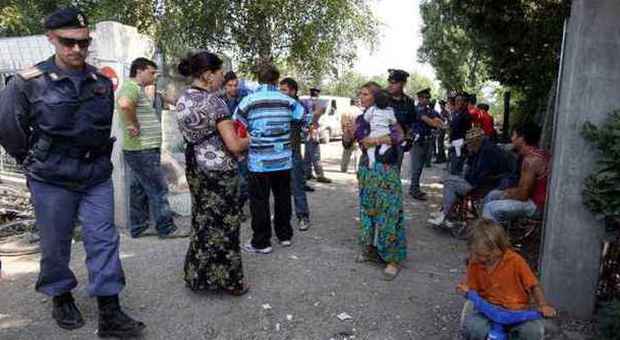 Bufera sulle case ai rom, il Comune: la Ue chiede la chiusura dei campi