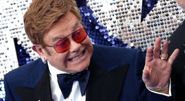 Elton John, un'altra data a Londra: fan in delirio, biglietti in vendita dal 21 giugno