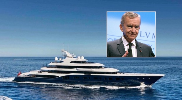 Arnault, lo yacht del patron di Dior «respinto al porto di Napoli, è dovuto andare via»