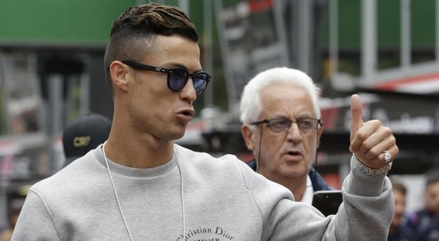 Cristiano Ronaldo si regala un'auto da 1 milione di euro: è una McLaren Senna