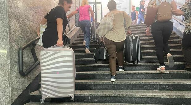 L'arrivo dei passeggeri alla stazione di Lecce