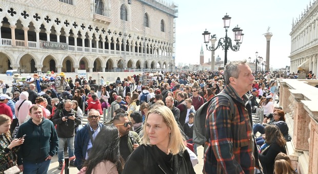 Venezia, turisti in piazza San Marco