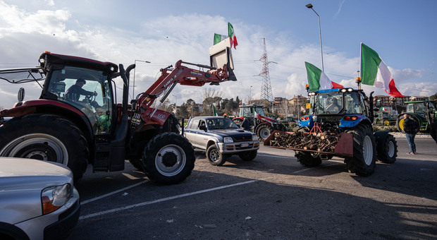 Trattori, annullata la manifestazione in piazza San Giovanni a Roma: «Saremo al Colosseo»
