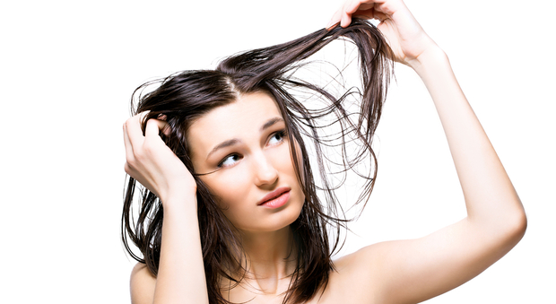 Lavate i capelli poco spesso? Occhio ai gravi effetti indesiderati