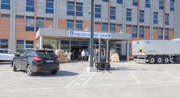 Coronavirus a Napoli, ospedali pieni: il day surgery dell'Ospedale del Mare trasformato in area Covid