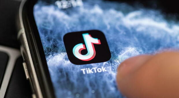 TikTok batte tutti, è l'app più scaricata nel 2020: 2° e 3° posto per Facebook e Whatsapp