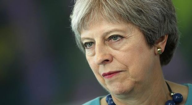 Brexit, Theresa May in seria difficoltà. Oltre 5 milioni le firme per revoca uscita da Ue