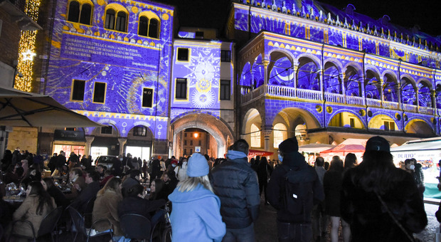 Centri storici del Veneto presi d'assalto per lo shopping di Natale