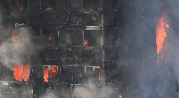 Londra, incendio nel grattacielo