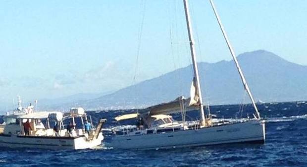 Golfo di Napoli, incidente in regata: una velista finisce in ospedale