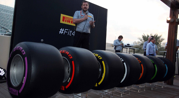 Il direttore Motorsport Pirelli Paul Hembery presenta i nuovi pneumatici Pirelli per la stagione 2017 di F1